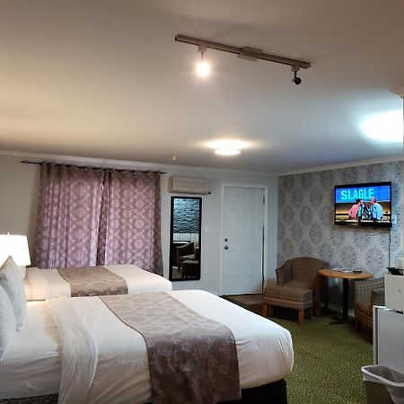 Regency Inn & Suites Cornwall Exterior photo